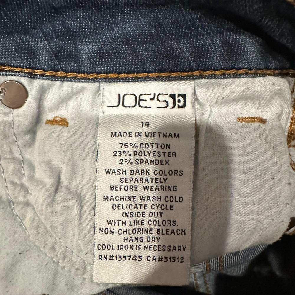 Joe’s Jeans Denim Shorts - Girls’ Size 14 - Picture 4 of 4